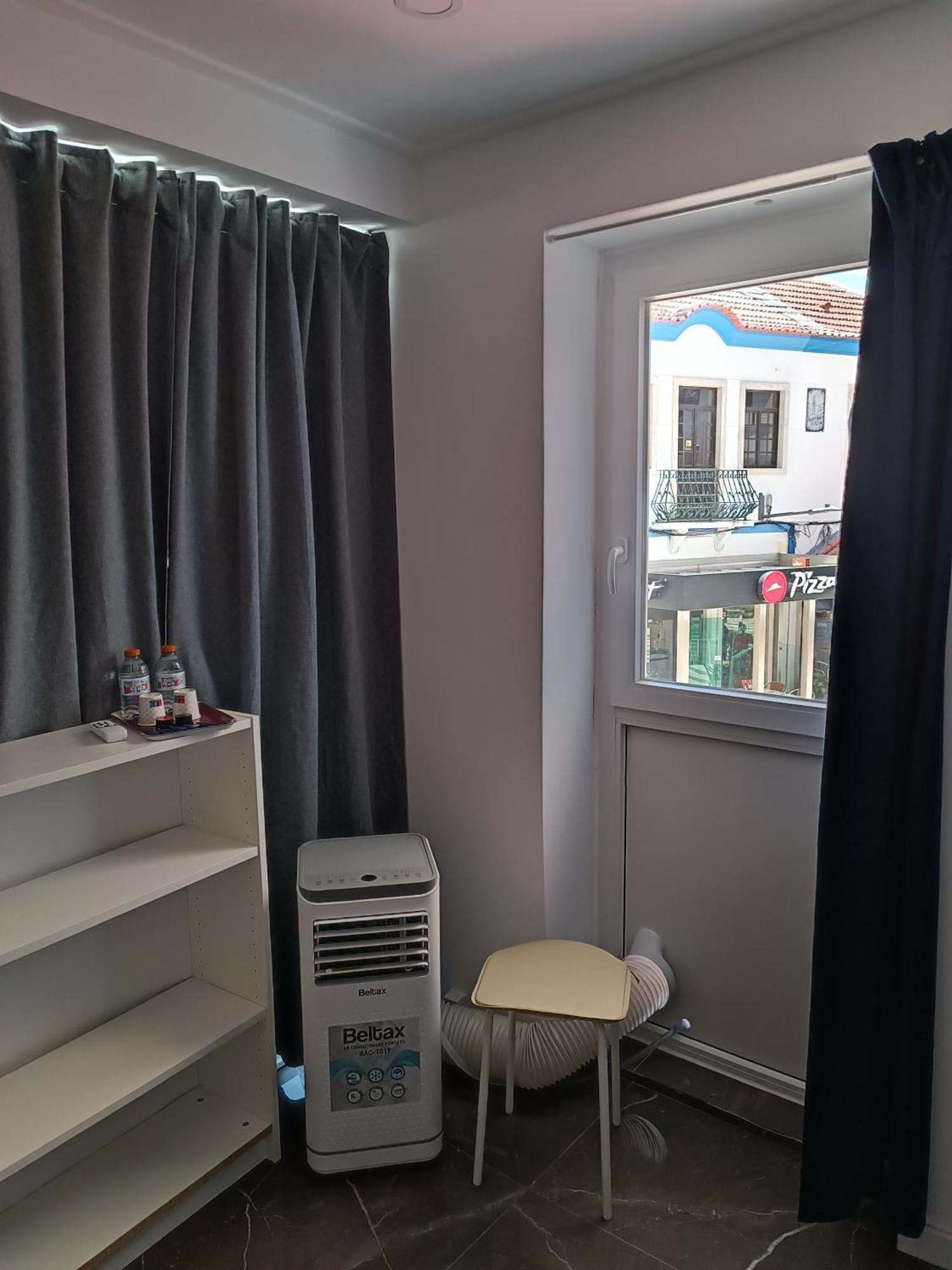 Plaza Caparica Hostel 卡帕里卡海岸 外观 照片