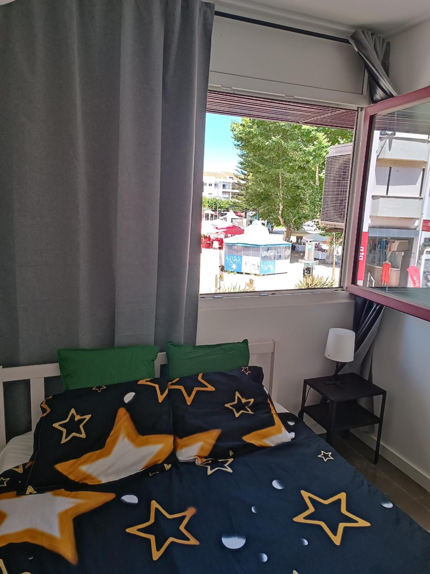 Plaza Caparica Hostel 卡帕里卡海岸 外观 照片